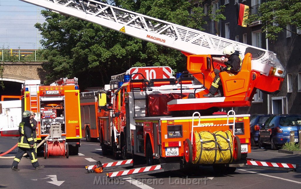 Brand Wohnung mit Menschenrettung Koeln Vingst Ostheimerstr  P069.JPG